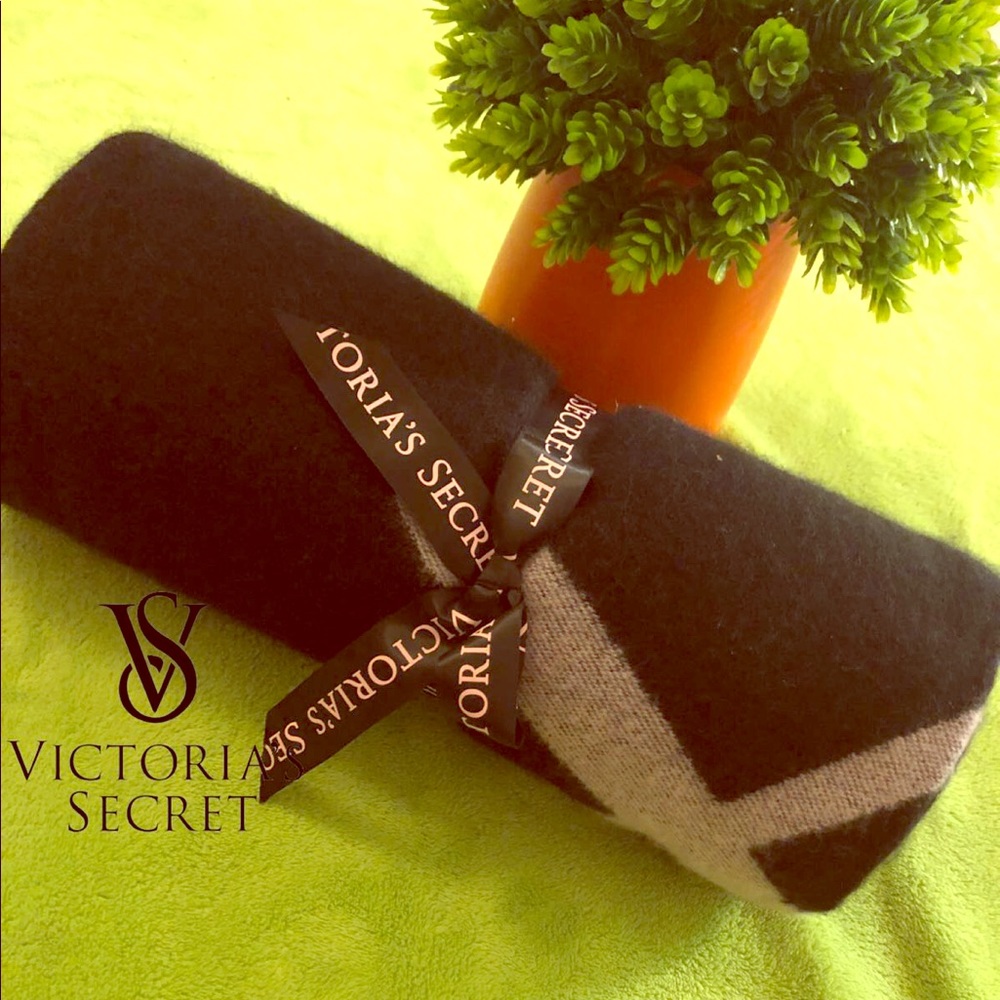 Victoria's Secret Pink & Black Heart Super Soft